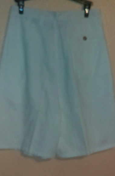 Lindsay Gray white linen blend shorts - Picture 2 of 2